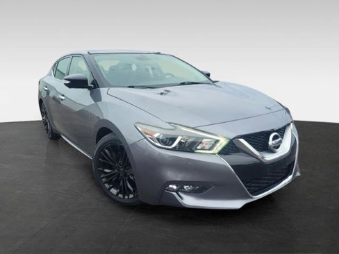 Used 2017 Nissan Maxima Platinum image 2