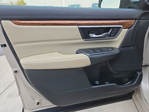 Used 2018 Honda CR-V Touring image 14