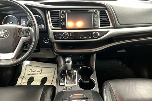 Used 2016 Toyota Highlander XLE image 14