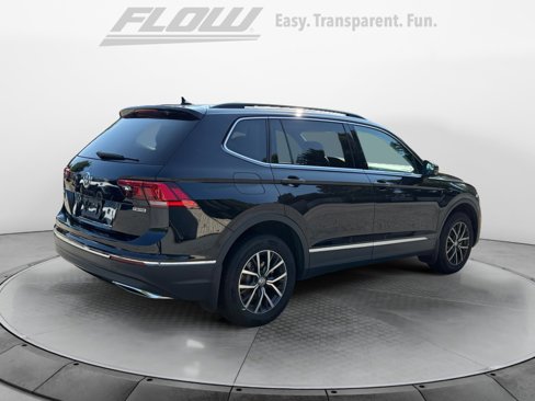 Used 2020 Volkswagen Tiguan SE w/ Panoramic Sunroof Package image 7