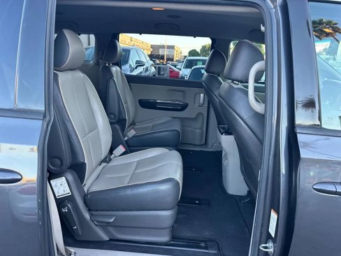 Used 2015 Kia Sedona SX image 28