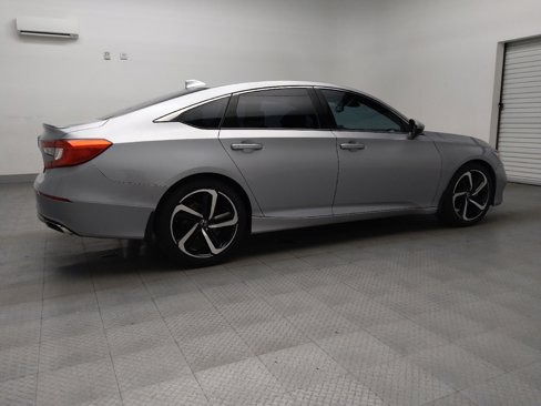 Used 2018 Honda Accord Sport image 10