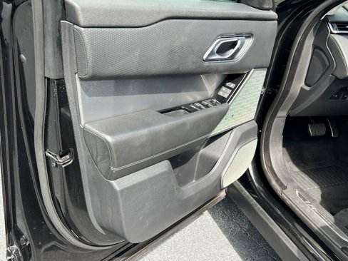 Used 2019 Land Rover Range Rover Velar R-Dynamic SE image 11