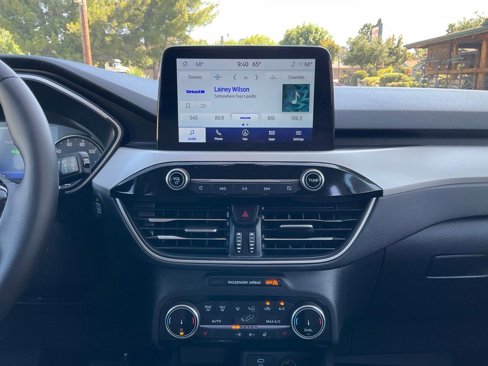 Certified 2022 Ford Escape SE w/ SE Sport Appearance Package image 63