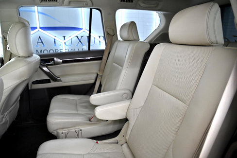 Used 2017 Lexus GX 460 Luxury w/ Preferred Accessory Package image 35