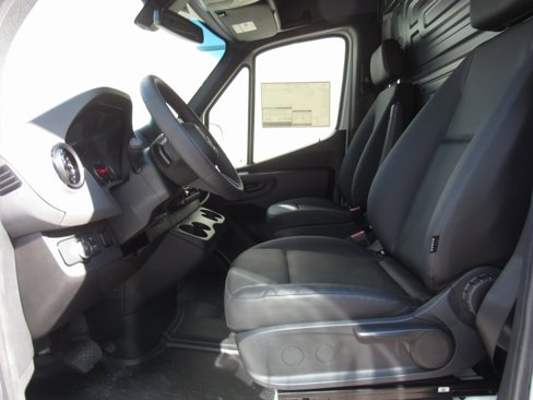 New 2025 Mercedes-Benz Sprinter 2500 image 10