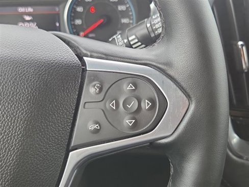 Used 2023 Chevrolet Traverse LT w/ Rear Camera Mirror Package image 17