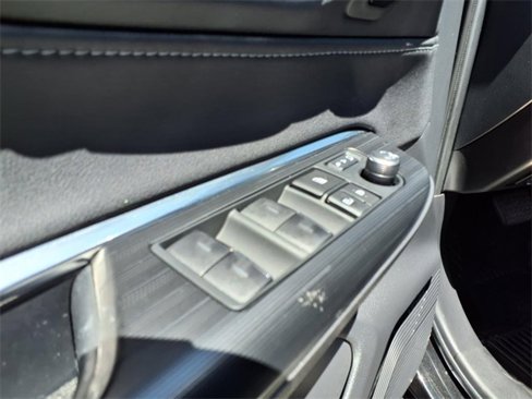 Used 2023 Toyota Venza Limited image 26