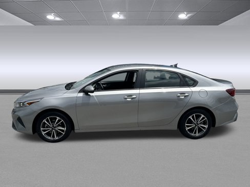 Used 2023 Kia Forte LXS image 4