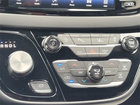 New 2025 Chrysler Voyager LX image 22