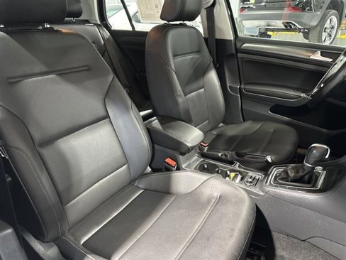 Used 2019 Volkswagen Golf SE image 18
