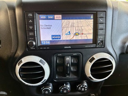 Used 2012 Jeep Wrangler Unlimited Sahara image 9