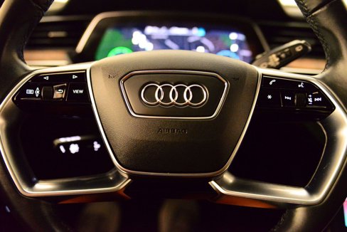 Certified 2022 Audi e-tron Premium w/ Convenience Plus Package image 30