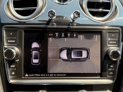 Used 2018 Bentley Bentayga image 22