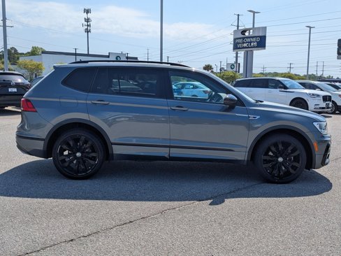 Used 2021 Volkswagen Tiguan SE R-Line image 4