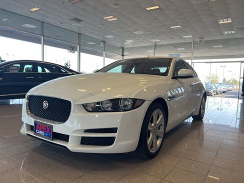 Used 2017 Jaguar XE Premium image 16