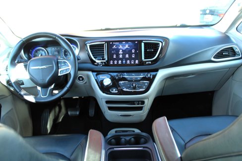 Used 2018 Chrysler Pacifica Touring-L w/ Premium Audio Group image 10