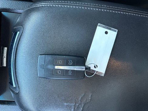 Used 2010 Ford Taurus SHO image 38