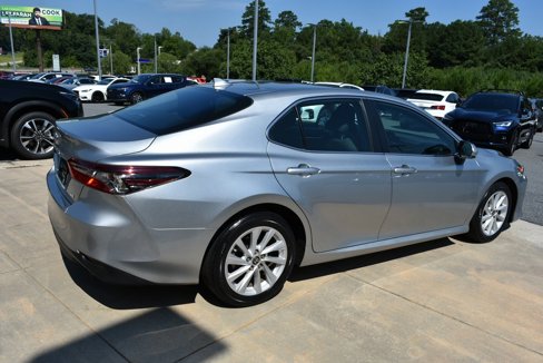 Used 2022 Toyota Camry LE image 11