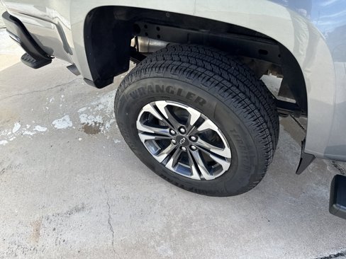 Used 2022 Chevrolet Colorado Z71 image 9
