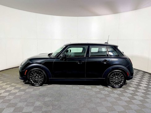 Used 2025 MINI Cooper 4-Door Hardtop image 4