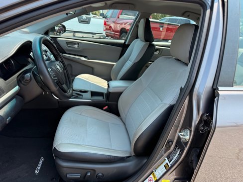 Used 2016 Toyota Camry SE image 8