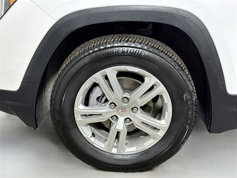 Used 2024 GMC Terrain SLE image 27