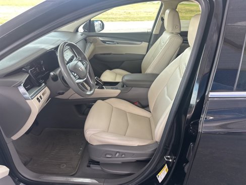 Used 2018 Cadillac XT5 Luxury w/ Driver Awareness Package image 13