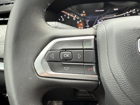 Used 2024 Jeep Compass Latitude image 17