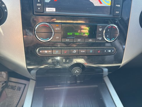 Used 2013 Ford Expedition Limited image 19