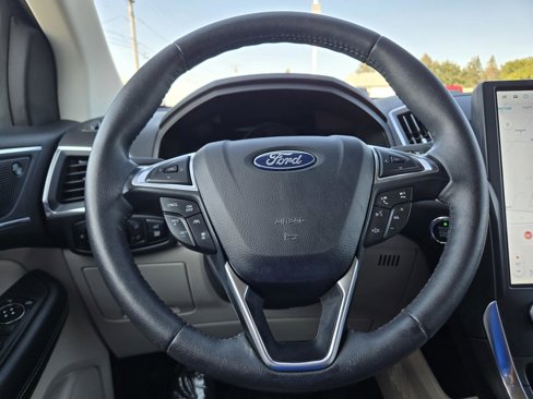 Used 2024 Ford Edge Titanium w/ Equipment Group 301A image 18