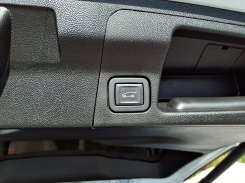 Used 2023 GMC Acadia SLE w/ Driver Convenience Package image 31
