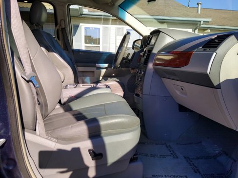 Used 2008 Chrysler Town & Country Touring image 17