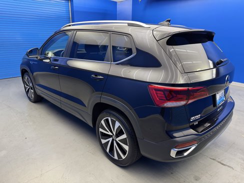 Used 2023 Volkswagen Taos SE image 4