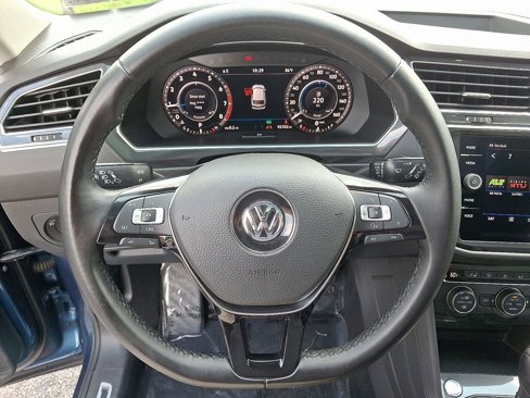Used 2018 Volkswagen Tiguan SEL Premium image 20