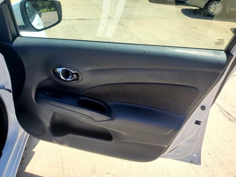 Used 2018 Nissan Versa SV image 5