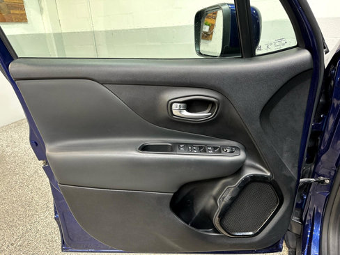 Used 2018 Jeep Renegade Altitude image 12