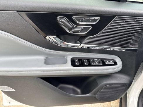 Certified 2021 Lincoln Corsair FWD image 11