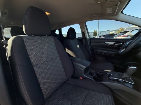 Used 2020 Nissan Rogue Sport SV image 29