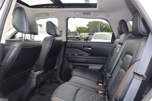 Used 2024 Nissan Pathfinder Platinum w/ Black Appearance Package image 14