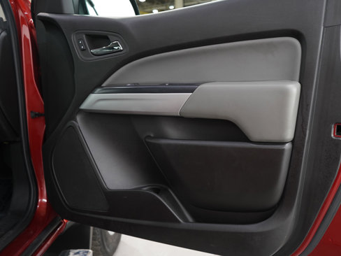 Used 2015 Chevrolet Colorado LT w/ Luxury Package image 9