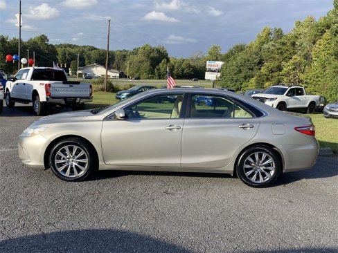 Used 2015 Toyota Camry image 2