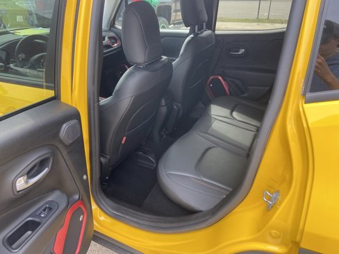 Used 2016 Jeep Renegade Trailhawk w/ Premium Trailhawk Package image 13