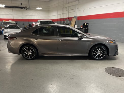 Certified 2023 Toyota Camry SE image 11