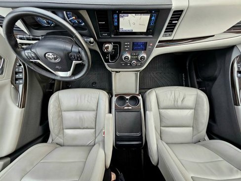 Used 2017 Toyota Sienna XLE Premium image 30