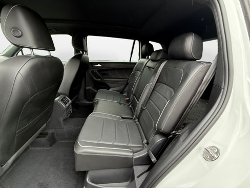 Certified 2022 Volkswagen Tiguan SEL R-Line image 14