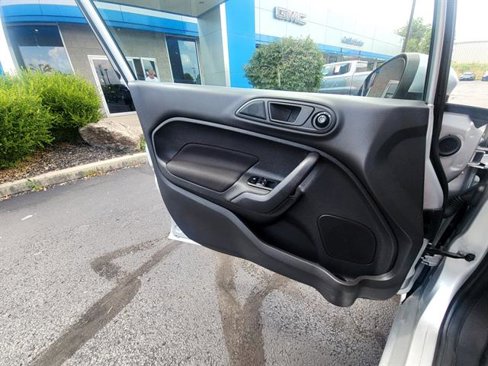 Used 2017 Ford Fiesta SE image 9
