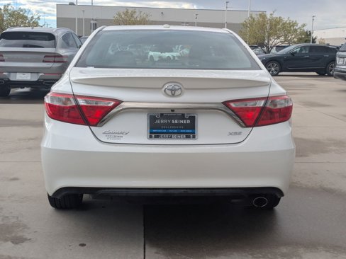 Used 2015 Toyota Camry XSE image 4
