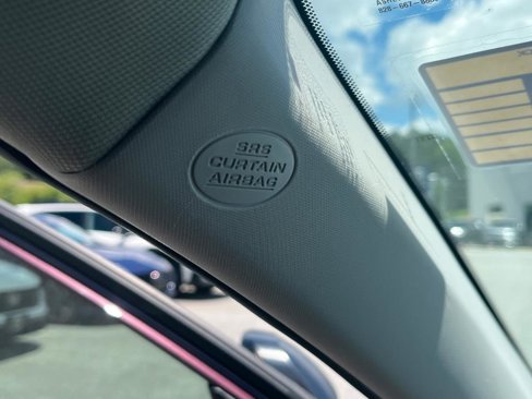 Used 2018 Toyota RAV4 LE image 19
