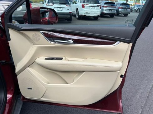 Used 2018 Cadillac XT5 Luxury w/ Driver Awareness Package image 24